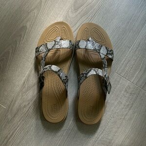 Snake skin pattern croc thong sandal